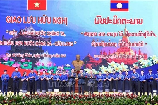 Khơi dậy lòng tự hào để vun đắp quan hệ Việt - Lào