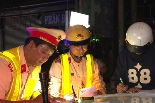 Công an Bình Thuận triển khai các biện pháp bảo đảm trật tự an toàn giao thông dịp lễ 30.4 - 1.5