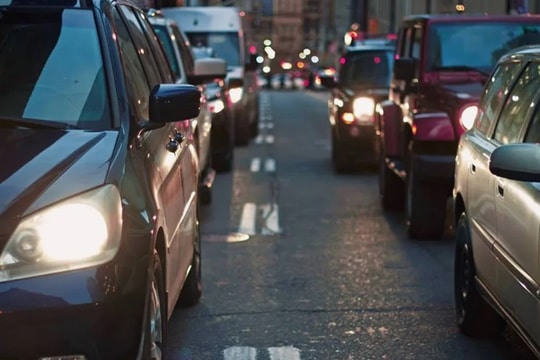 Châu Âu quyết liệt cải tổ quy định an toàn đường bộ và khí thải