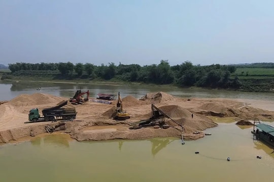 Nghệ An: Sai phạm nghiêm trọng, nhiều doanh nghiệp khai thác cát sỏi vẫn ngang nhiên hoạt động?
