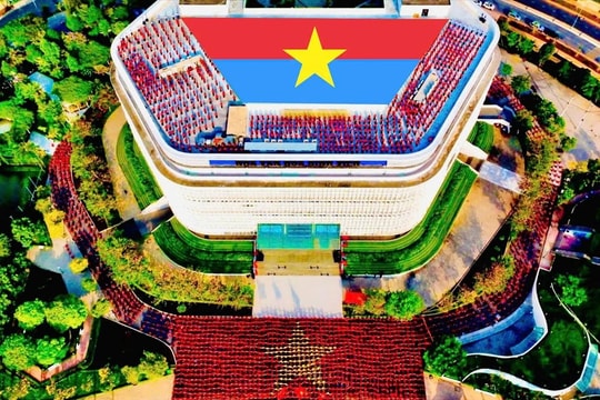 Trường học rợp bóng cờ mừng 50 năm Ngày đất nước thống nhất