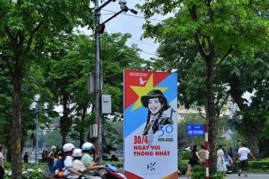 Hà Nội rực rỡ chào mừng 50 năm Ngày thống nhất đất nước