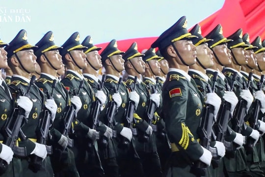 Lần đầu tiên quân đội Trung Quốc, Lào, Campuchia sát cánh cùng Việt Nam sơ duyệt diễu binh lịch sử