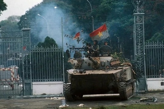 Ký ức hào hùng về thế hệ cán bộ, sinh viên Đại học Tổng hợp Hà Nội "xếp bút nghiên lên đường chiến đấu"