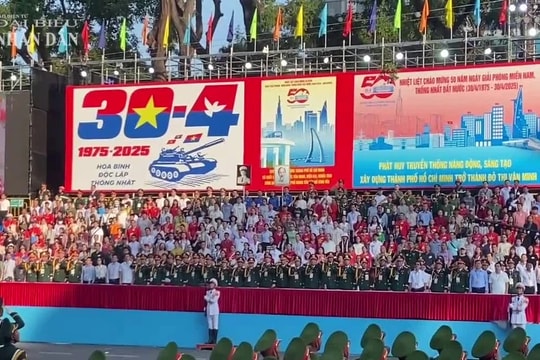 Lễ chào cờ tại buổi tổng duyệt diễu binh, diễu hành cấp Nhà nước