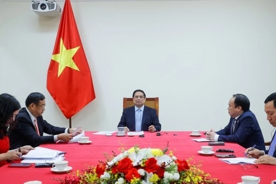 Thủ tướng Phạm Minh Chính điện đàm với Thủ tướng Malaysia