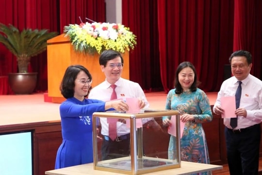 HĐND tỉnh Quảng Ninh miễn nhiệm và bầu bổ sung chức danh Ủy viên UBND tỉnh