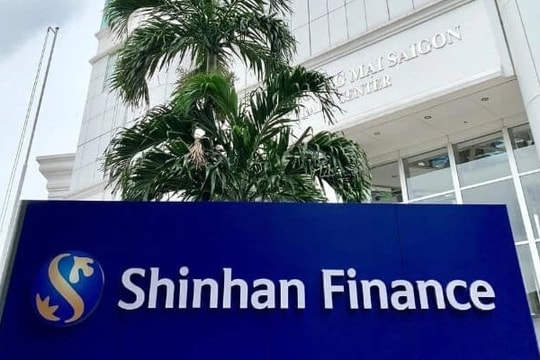 Shinhan Finance thoát lỗ năm 2024