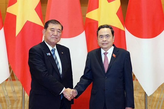 Chủ tịch Quốc hội Trần Thanh Mẫn hội kiến Thủ tướng Nhật Bản