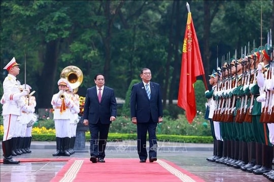 Thủ tướng Phạm Minh Chính chủ trì Lễ đón Thủ tướng Nhật Bản và Phu nhân thăm chính thức Việt Nam