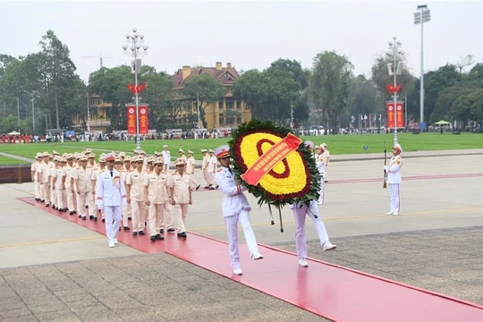 Đảng ủy Công an Trung ương, Bộ Công an vào Lăng viếng Chủ tịch Hồ Chí Minh nhân kỷ niệm 50 năm Ngày giải phóng miền Nam, thống nhất đất nước
