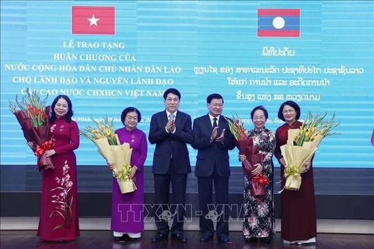 Chủ tịch nước Lương Cường và Tổng Bí thư, Chủ tịch nước Lào dự Lễ trao huân chương của Lào cho lãnh đạo cấp cao Việt Nam
