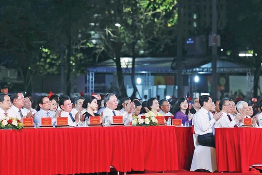 Tổng Bí thư Tô Lâm dự Chương trình nghệ thuật đặc biệt "Mùa Xuân thống nhất"