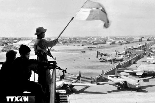 Cao cả đức hy sinh - Mạch nguồn dựng xây đất nước