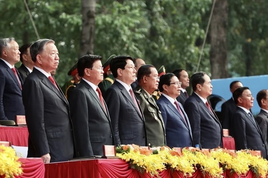 Thiêng liêng lễ chào cờ Kỷ niệm 50 năm Ngày Giải phóng miền Nam, thống nhất đất nước