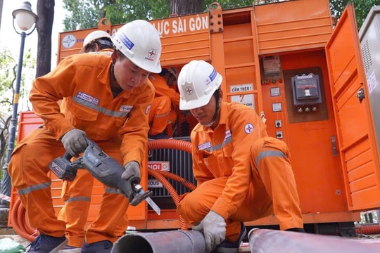 Quyết tâm bảo đảm dòng điện trong ngày hội thống nhất non sông