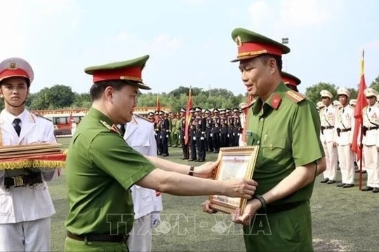 Tổng kết công tác tổ chức lực lượng Công an nhân dân tham gia diễu binh, diễu hành