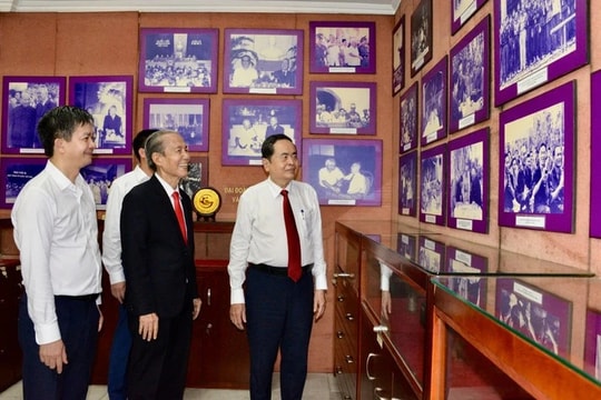 Chủ tịch Quốc hội Trần Thanh Mẫn thăm gia đình, tri ân cố Chủ tịch Quốc hội Nguyễn Hữu Thọ