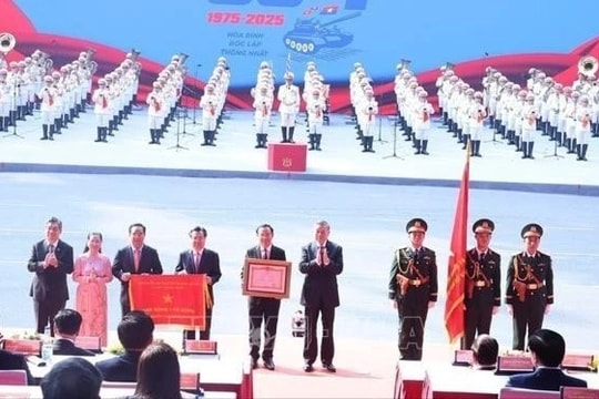 Tổng Bí thư Tô Lâm trao tặng danh hiệu “Anh hùng Lao động” cho Đảng bộ, Chính quyền và Nhân dân TP. Hồ Chí Minh