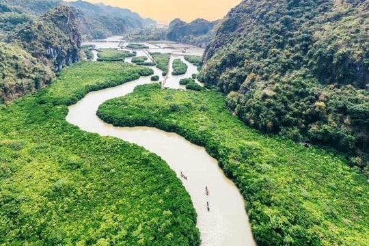 Tiên phong bảo vệ môi trường, tài nguyên biển đảo