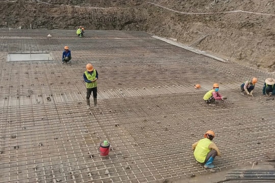 Thi công đường dây 500kV Lào Cai – Vĩnh Yên xuyên lễ 30.4 - 1.5