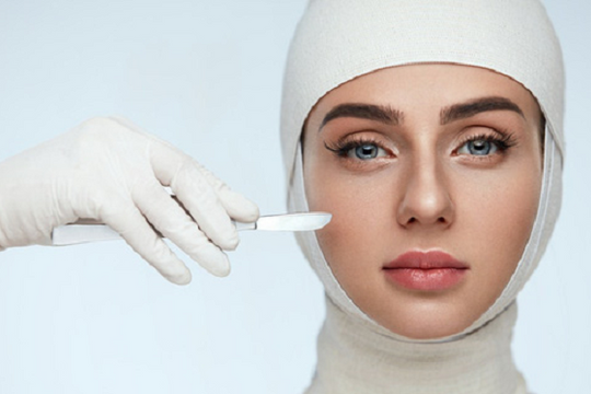 Cô gái 28 tuổi nguy kịch trong lúc phẫu thuật thẩm mỹ