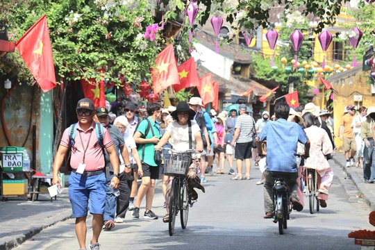 Cả nước phục vụ khoảng 10,5 triệu lượt khách du lịch dịp nghỉ lễ 30/4 - 1/5