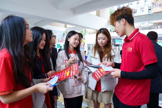 Nhiều trường đại học kinh tế đồng loạt tăng học phí năm học 2025 - 2026