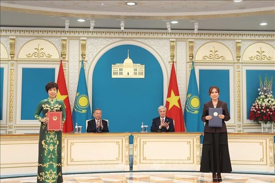 Tổng Bí thư Tô Lâm chứng kiến Lễ trao các văn kiện hợp tác song phương Việt Nam - Kazakhstan