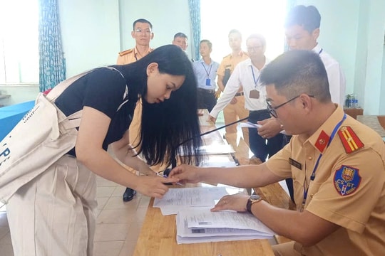 Công an Đà Nẵng lần đầu sát hạch lái xe sau khi tiếp nhận nhiệm vụ