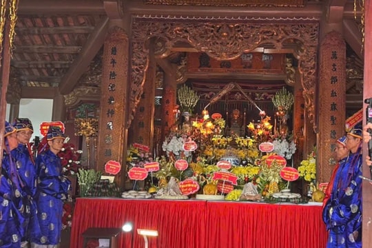 180 mâm lễ xếp hình bản đồ Việt Nam tại Lễ giỗ Lang Liêu