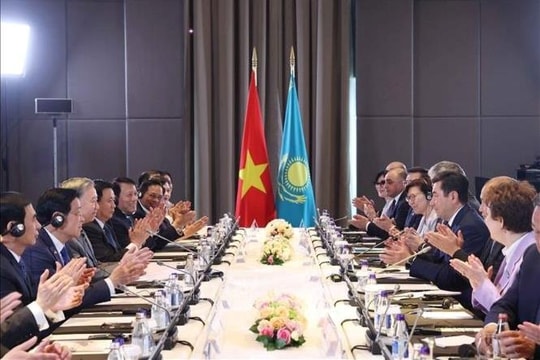Tổng Bí thư Tô Lâm hội kiến Chủ tịch Hạ viện Kazakhstan, kiêm Chủ tịch Đảng Amanat