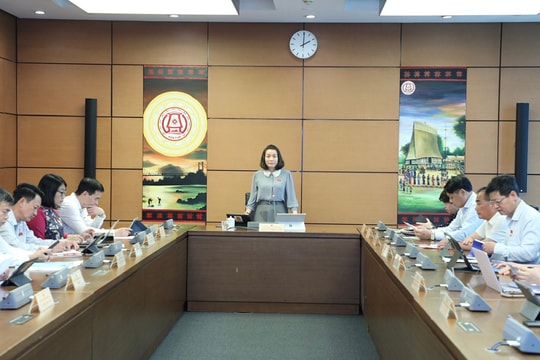 Nên giữ quyền chất vấn với Chánh án Tòa án nhân dân và Viện trưởng Viện kiểm sát nhân dân