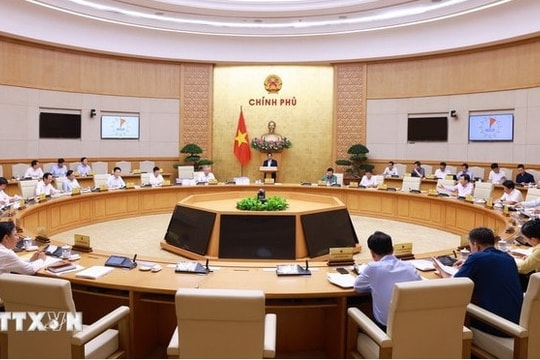 Thủ tướng Phạm Minh Chính: Khẩn trương hướng dẫn, chi trả cho cán bộ có đơn xin nghỉ