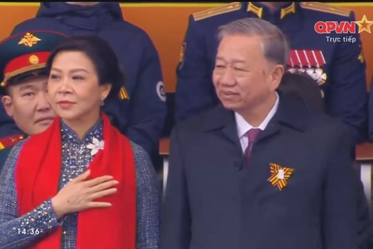 Khoảnh khắc đoàn Quân đội Nhân dân Việt Nam duyệt binh trên Quảng trường Đỏ