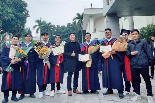 Hai sinh viên cùng một lớp xuất sắc giành học bổng tiến sĩ toàn phần tại Hoa Kỳ