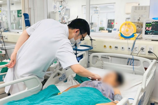 Sốc nhiễm khuẩn nguy kịch sau khi tiêm khớp vai tại phòng khám tư