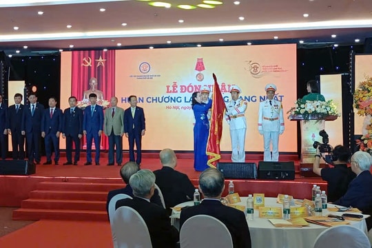 Hiệp hội Doanh nghiệp nhỏ và vừa TP. Hà Nội đón nhận Huân chương Lao động hạng Nhất