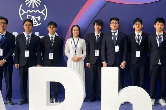 8/8 học sinh Việt Nam giành huy chương tại Olympic Vật lý châu Á 2025, có 3 Huy chương Vàng