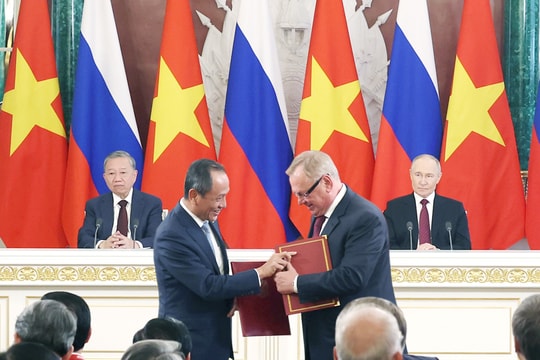 Vietnam Airlines và Ngân hàng Ngoại thương Nga ký kết hợp tác tại Điện Kremlin