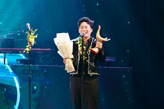 Ca sĩ Tùng Dương được giải thưởng âm nhạc Nhật Bản vinh danh