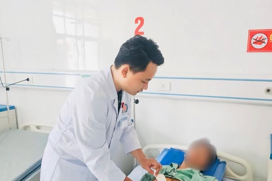 Mắc chứng rối loạn lo âu, người đàn ông tự dùng dao đâm vào bụng