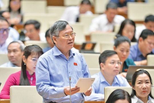 Dự thảo Nghị quyết của Quốc hội sửa đổi, bổ sung một số điều của Hiến pháp 2013 và dự thảo Luật Tổ chức chính quyền địa phương (sửa đổi): Tối ưu hóa nguồn lực, xóa bỏ tầng nấc trung gian, xây dựng chính quyền gần dân, sát dân