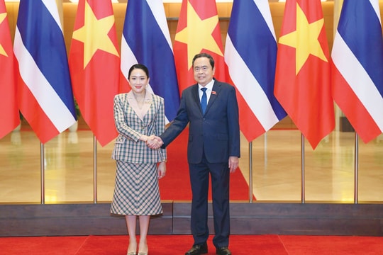 Chủ tịch Quốc hội Trần Thanh Mẫn hội kiến Thủ tướng Vương quốc Thái Lan