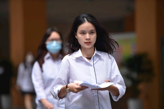 Đại học Kinh tế Quốc dân hướng dẫn thí sinh tập dượt đăng ký hồ sơ xét tuyển năm 2025