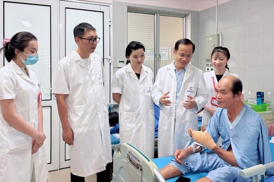 Bác sĩ nước ngoài sang học tập, trao đổi kinh nghiệm tại bệnh viện Việt Nam