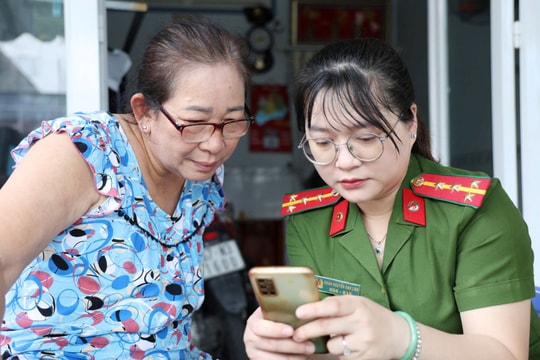 Người dân miền Tây phấn khởi, trách nhiệm tham gia góp ý sửa đổi Hiến pháp qua VNeID