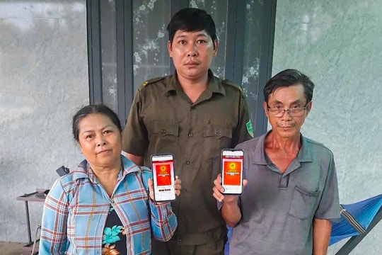 Công an Đồng Nai hướng dẫn người dân tham gia góp ý sửa đổi Hiến pháp qua VNeID