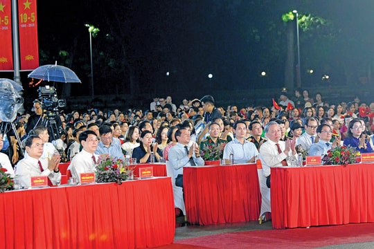 Tổng Bí thư Tô Lâm dự Chương trình nghệ thuật đặc biệt "Người là Hồ Chí Minh"