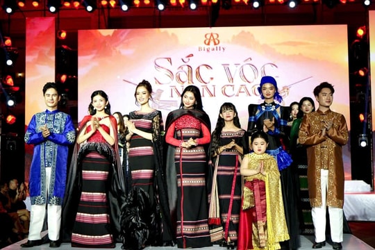 "Sắc vóc non cao" - Rực rỡ sắc thổ cẩm giữa đại ngàn